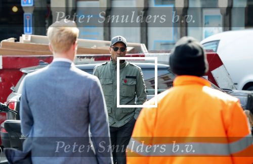 Den Haag 9 april 2019
Humberto tan fluitend op straat onderweg naar Libelle event in Dudok.