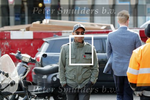 Den Haag 9 april 2019
Humberto tan fluitend op straat onderweg naar Libelle event in Dudok.