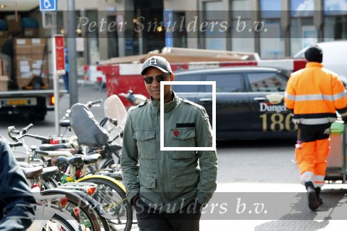 Den Haag 9 april 2019
Humberto tan fluitend op straat onderweg naar Libelle event in Dudok.