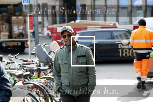 Den Haag 9 april 2019
Humberto tan fluitend op straat onderweg naar Libelle event in Dudok.