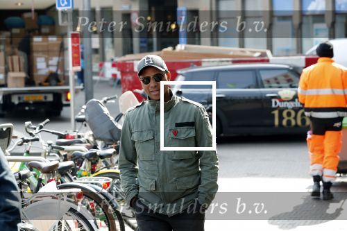 Den Haag 9 april 2019
Humberto tan fluitend op straat onderweg naar Libelle event in Dudok.