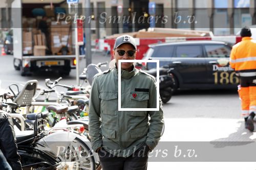 Den Haag 9 april 2019
Humberto tan fluitend op straat onderweg naar Libelle event in Dudok.