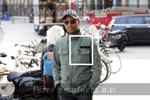 Den Haag 9 april 2019
Humberto tan fluitend op straat onderweg naar Libelle event in Dudok.