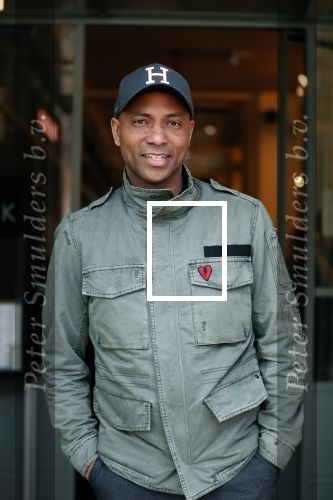Den Haag 9 april 2019
Humberto tan fluitend op straat onderweg naar Libelle event in Dudok.