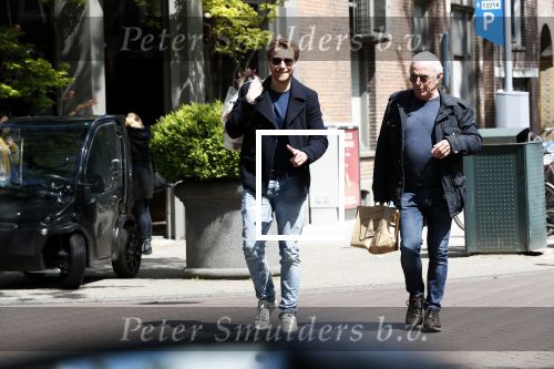 Amsterdam 11 mei 2019
Mark v Eeuwen en Huub Stapel op de cornelis schuytstraat. Ze gaan repeteren voor Flikken Rotterdam.
