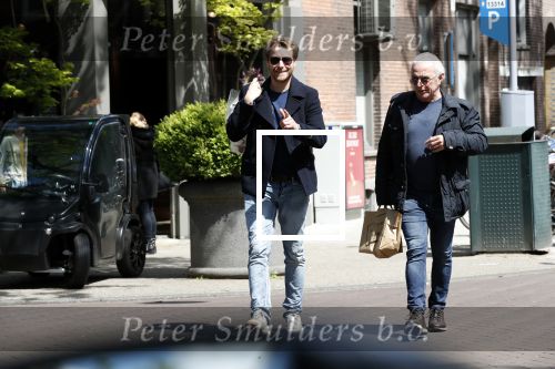Amsterdam 11 mei 2019
Mark v Eeuwen en Huub Stapel op de cornelis schuytstraat. Ze gaan repeteren voor Flikken Rotterdam.