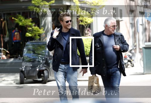 Amsterdam 11 mei 2019
Mark v Eeuwen en Huub Stapel op de cornelis schuytstraat. Ze gaan repeteren voor Flikken Rotterdam.