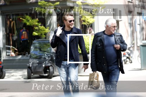 Amsterdam 11 mei 2019
Mark v Eeuwen en Huub Stapel op de cornelis schuytstraat. Ze gaan repeteren voor Flikken Rotterdam.