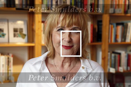Amsterdam 15 april 2019
Boekpresentatie van Inge Ipenburg bij boekhandel Scheltema.
Simone Kleinsma krijgt het eerste exemplaar.