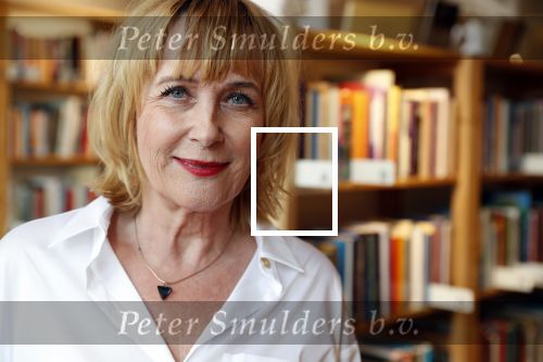 Amsterdam 15 april 2019
Boekpresentatie van Inge Ipenburg bij boekhandel Scheltema.
Simone Kleinsma krijgt het eerste exemplaar.