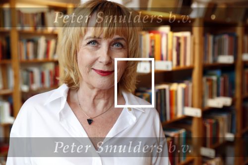 Amsterdam 15 april 2019
Boekpresentatie van Inge Ipenburg bij boekhandel Scheltema.
Simone Kleinsma krijgt het eerste exemplaar.