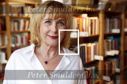 Amsterdam 15 april 2019
Boekpresentatie van Inge Ipenburg bij boekhandel Scheltema.
Simone Kleinsma krijgt het eerste exemplaar.