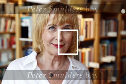 Amsterdam 15 april 2019
Boekpresentatie van Inge Ipenburg bij boekhandel Scheltema.
Simone Kleinsma krijgt het eerste exemplaar.