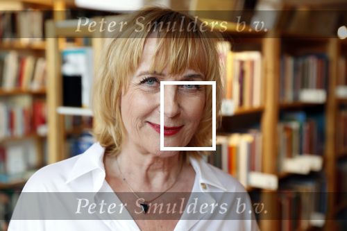 Amsterdam 15 april 2019
Boekpresentatie van Inge Ipenburg bij boekhandel Scheltema.
Simone Kleinsma krijgt het eerste exemplaar.