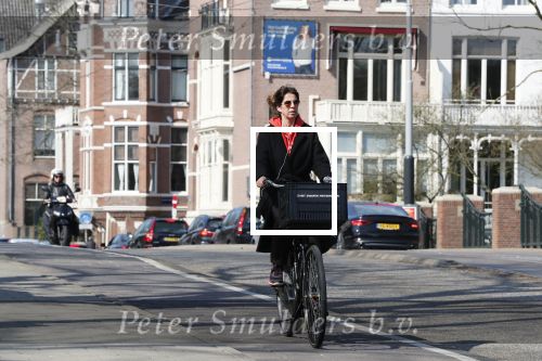 Amsterdam 9 april 2019
Isa Hoes op de fiets in Amsterdam zuid
