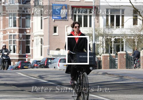 Amsterdam 9 april 2019
Isa Hoes op de fiets in Amsterdam zuid