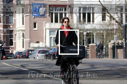 Amsterdam 9 april 2019
Isa Hoes op de fiets in Amsterdam zuid