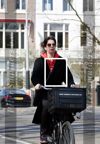 Amsterdam 9 april 2019
Isa Hoes op de fiets in Amsterdam zuid