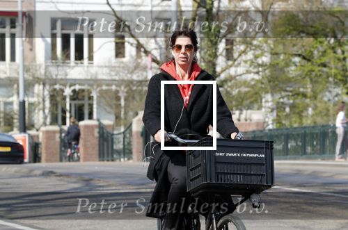 Amsterdam 9 april 2019
Isa Hoes op de fiets in Amsterdam zuid