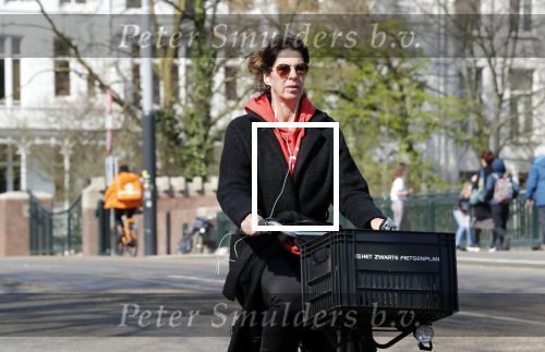 Amsterdam 9 april 2019
Isa Hoes op de fiets in Amsterdam zuid