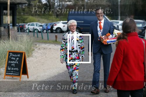 Bloemendaal 13 april 2019
Afscheidsfeest voor Hans Klok die naar Las Vegas gaat verhuizen. Jacques d Ancona kwam met zijn partner Hans Langhout