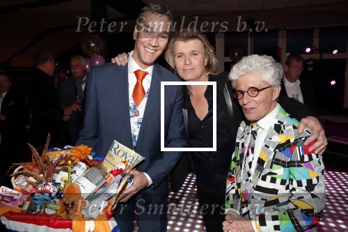 Bloemendaal 13 april 2019
Afscheidsfeest voor Hans Klok die naar Las Vegas gaat verhuizen. Jacques d Ancona kwam met zijn partner Hans Langhout