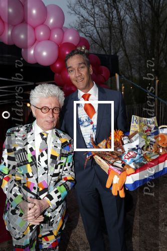 Bloemendaal 13 april 2019
Afscheidsfeest voor Hans Klok die naar Las Vegas gaat verhuizen. Jacques d Ancona kwam met zijn partner Hans Langhout