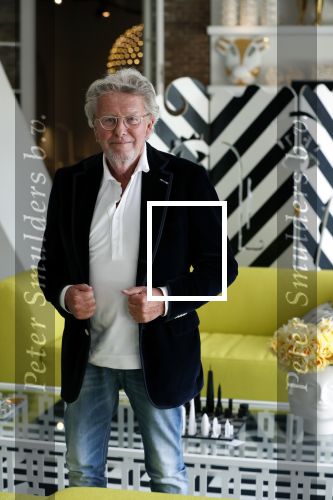 Naarden Vesting 18 april 2019
Catharine Keyl interviewt Jan des Bouvrie bij het Arsenaal.