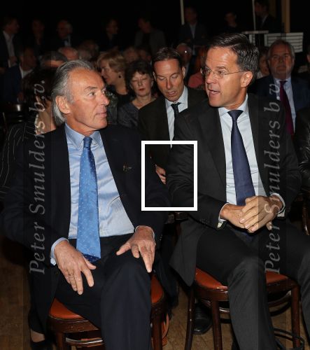Den Haag, 8 Mei 2019
Uitreiking boek Elco Brinkman met de tekst: Bouwen en Bewaren
Janneke Brinkman en Elco Brinkman en Mark Rutte