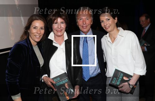 Den Haag, 8 Mei 2019
Uitreiking boek Elco Brinkman met de tekst: Bouwen en Bewaren
Janneke Brinkman en Elco Brinkman met hun dochters Henriette Brinkman Cristine Brinkman