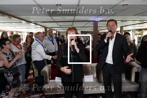 Amsterdam 7 april 2019
John de Bever Sieneke en Marianne Weber op een grote boot met allemaal gasten.