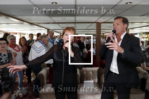 Amsterdam 7 april 2019
John de Bever Sieneke en Marianne Weber op een grote boot met allemaal gasten.