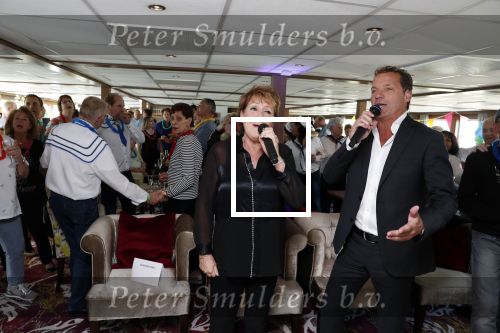 Amsterdam 7 april 2019
John de Bever Sieneke en Marianne Weber op een grote boot met allemaal gasten.