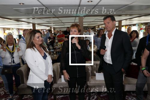 Amsterdam 7 april 2019
John de Bever Sieneke en Marianne Weber op een grote boot met allemaal gasten.