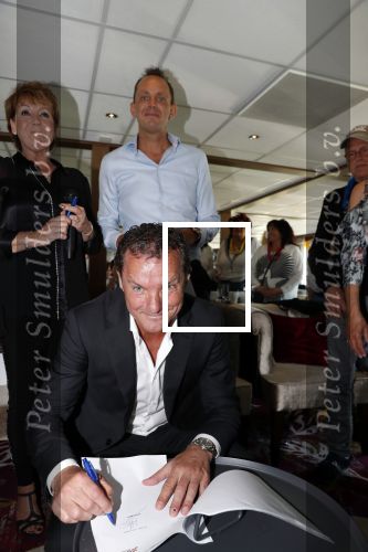 Amsterdam 7 april 2019
John de Bever Sieneke en Marianne Weber op een grote boot met allemaal gasten.