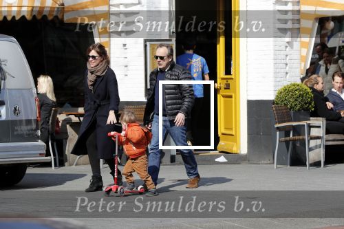 Amsterdam 14 april 2019
Joost Nijsen en Maaike Pereboom met haar zoontje op straat in Amsterdam zuid.