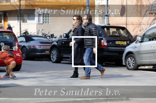 Amsterdam 14 april 2019
Joost Nijsen en Maaike Pereboom met haar zoontje op straat in Amsterdam zuid.