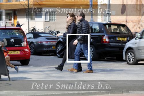Amsterdam 14 april 2019
Joost Nijsen en Maaike Pereboom met haar zoontje op straat in Amsterdam zuid.
