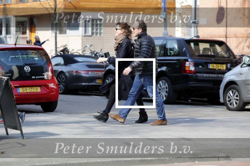 Amsterdam 14 april 2019
Joost Nijsen en Maaike Pereboom met haar zoontje op straat in Amsterdam zuid.