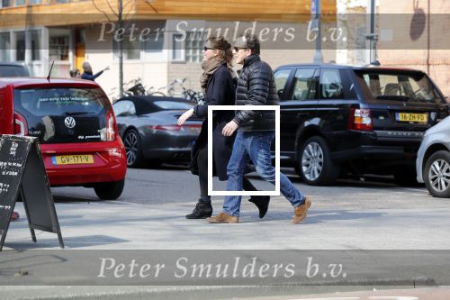 Amsterdam 14 april 2019
Joost Nijsen en Maaike Pereboom met haar zoontje op straat in Amsterdam zuid.