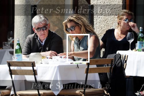 Amsterdam 16 april 2019
Judith Wiersema met (een) vriend op terras.