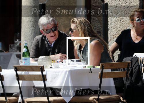 Amsterdam 16 april 2019
Judith Wiersema met (een) vriend op terras.