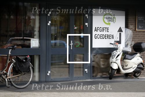 Naarden 4 april 2019
Viola Holt helpt  1 dag per week  in de kringloopwinkel in Naarden.