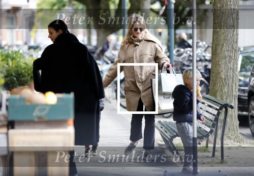 Amsterdam 11 mei 2019
Lieke v Lexmond met haar zoons die een ijsje eten.