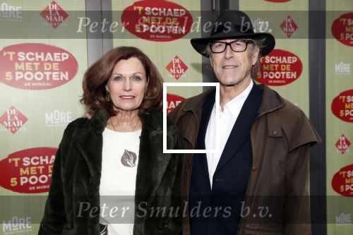 Amsterdam 14 april 2019
Premiere van t schaep met de 5 poten in het deLamar theater. Liz Snoijink met haar partner Nicolaas Oldenburg