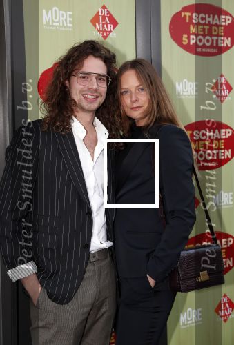 Amsterdam 14 april 2019
Premiere van t schaep met de 5 poten in het deLamar theater. Lucas Hamming en partner Puck Boerma