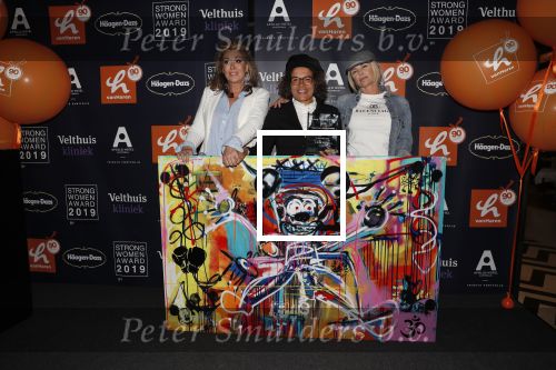 Amsterdam 8 april 2019
Strong women award in het Apollo Hotel. Lucia Rijker win strong women award. Lucia met Betty de Groot en kunstenares Maybrit Sinot