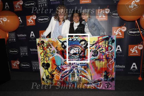 Amsterdam 8 april 2019
Strong women award in het Apollo Hotel. Lucia Rijker win strong women award. Lucia met Betty de Groot en kunstenares Maybrit Sinot