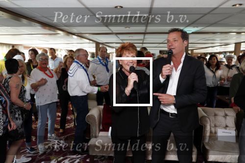 Amsterdam 7 april 2019
John de Bever Sieneke en Marianne Weber op een grote boot met allemaal gasten.