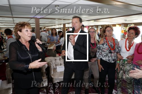Amsterdam 7 april 2019
John de Bever Sieneke en Marianne Weber op een grote boot met allemaal gasten.